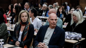 Ο Βαρουφάκης ξαναχτυπά: “Καταργεί” Χρηματιστήριο και… αγορά εργασίας