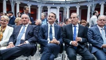 Τρεις πρωθυπουργοί, ένας υπουργός και μια φωτογραφία με συμβολισμούς