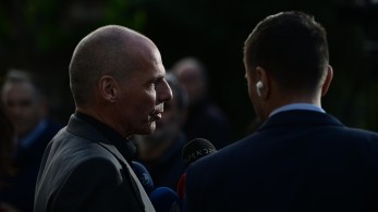 Debate - Βαρουφάκης: «Eάν καταλάβουν μια βραχονησίδα οι Τούρκοι η λύση είναι... να κάνουμε πολλά τηλεφωνήματα» Debate - Βαρουφάκης: «Eάν καταλάβουν μια βραχονησίδα οι Τούρκοι η λύση είναι... να κάνουμε πολλά τηλεφωνήματα»