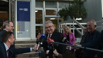 Debate - Εκλογές 2023: χιούμορ για τη γραβάτα από τον Κουτσούμπα Debate - Εκλογές 2023: χιούμορ για τη γραβάτα από τον Κουτσούμπα