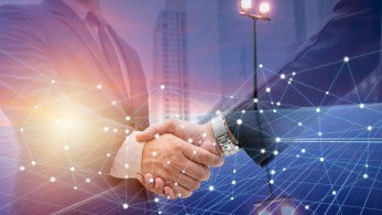 H Ενέργεια μπροστά, μέσα από επενδύσεις σε υποδομές