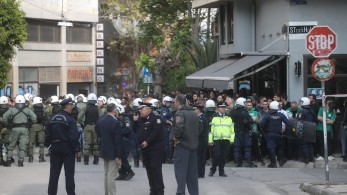 ΠΑΟ – ΑΕΚ: Ένας τραυματίας από τα επεισόδια έξω από το γήπεδο – Κλειστή η Λεωφόρος Αλεξάνδρας