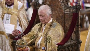 Βίντεο: Η στιγμή που έψαλαν στα ελληνικά βυζαντινό ύμνο, προς τιμήν του πατέρα του Καρόλου