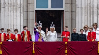 Ολοκληρώθηκε η τελετή στέψης του βασιλιά Καρόλου