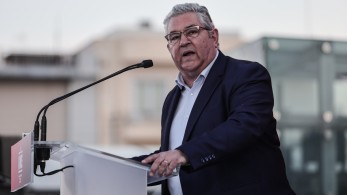 Βολές Κουτσούμπα κατά Τσίπρα για τα χαριεντίσματα με ακροδεξιούς