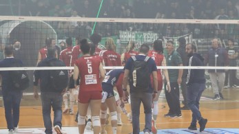 Παναθηναϊκός – Ολυμπιακός: Διακοπή για εκκένωση γηπέδου στον τελικό του βόλεϊ γυναικών