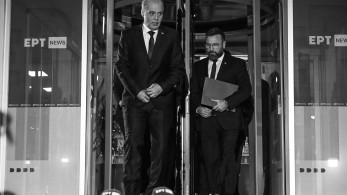 Το σωσίβιο του Βελόπουλου και τα τελευταία γκάλοπ