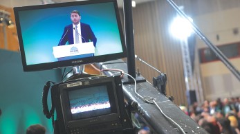 Ο Μητσοτάκης απορρίπτει τον Ανδρουλάκη των αποκλεισμών, όχι το ΠΑΣΟΚ των συναινέσεων