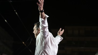 «Πέταξε» λευκή πετσέτα ο Τσίπρας: εκλιπαρεί τώρα για την «τιμωρητική» ψήφο