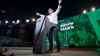 «Αδιάβαστος» στην Πάτρα ο Τσίπρας: πού γεννήθηκε ο Ανδρέας Παπανδρέου;