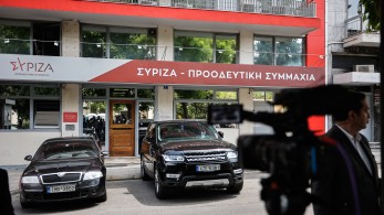 ΣΥΡΙΖΑ: Η Ομπρέλα παίρνει τ’ όπλο της και περιμένει στη γωνία τον... άχαστο