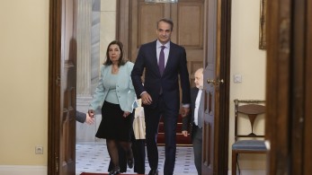 Τέλος σύσκεψης στο Προεδρικό - Υπηρεσιακός πρωθυπουργός o Ιωάννης Σαρμάς - Κάλπες στις 25 Ιουνίου