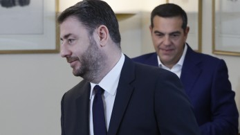 Μπαμπούλες στην ντουλάπα των συντρόφων