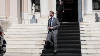 «Επιστροφή στο σπίτι μας»: η ανάρτηση Μητσοτάκη μετά την παράδοση του Μαξίμου στον Σαρμά