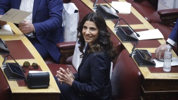 Στα βήματα του Κατρούγκαλου η Τσαπανίδου: έκτακτο χαράτσι 3,5 δισ. ευρώ στις επιχειρήσεις