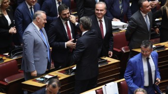 Ποιος είναι ο βουλευτής της ΝΔ που τσίμπησε στο μάγουλο ο Κυριάκος Μητσοτάκης