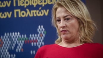 Ρένα Δούρου: πιο «τσιπρική» και από τον Τσίπρα Ρένα Δούρου: πιο «τσιπρική» και από τον Τσίπρα