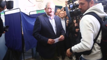 Εκλογές 2023: Ψήφισε ο πρώην πρωθυπουργός Κώστας Καραμανλής