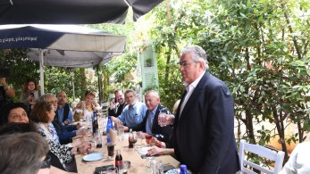 Εκλογές 2023: ηθοποιοί, δημοσιογράφοι και στελέχη του ΚΚΕ στο γεύμα του Κουτσούμπα Εκλογές 2023: ηθοποιοί, δημοσιογράφοι και στελέχη του ΚΚΕ στο γεύμα του Κουτσούμπα