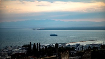 Θεσσαλονίκη: Δύο κρουαζιερόπλοια ταυτόχρονα στο λιμάνι της πόλης για πρώτη φορά - Το ζεστό καλωσόρισμα με κουλούρι και χορούς