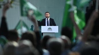 ΠΑΣΟΚ: εγκλωβισμός στις συμπληγάδες των μεταλλάξεων και των «αντίο»