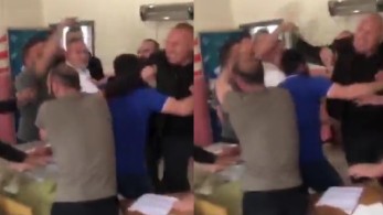 Βίντεο: Τα πρώτα επεισόδια από τις τουρκικές εκλογές - Γροθιές από αντιπεριφερειάρχη του AKP