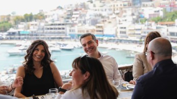 Εκλογές 2023: στον Πειραιά με δημοσιογράφους ο Τσίπρας