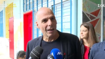 Εκλογές 2023 - Στο Πέραμα ψήφισε ο Βαρουφάκης: «Όχι στην αποχή, ακόμα και λευκό ψηφίστε» Εκλογές 2023 - Στο Πέραμα ψήφισε ο Βαρουφάκης: «Όχι στην αποχή, ακόμα και λευκό ψηφίστε»