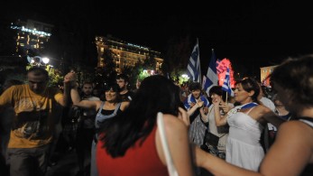 2015: Η χώρα στον γκρεμό από μια μοιραία παρέα