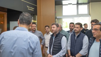 Εκλογές 2023 - Ο Ανδρουλάκης είναι σκληρός: «Θα τους βάλουμε τα δύο πόδια σε ένα παπούτσι»