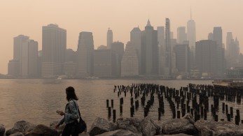 Βοήθεια Μπάιντεν στον Καναδά για τις φωτιές