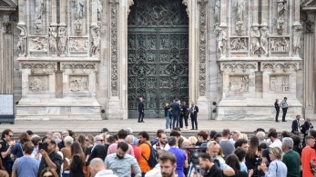 Κηδεία Μπερλουσκόνι: πλήθος κόσμου στην πλατεία του Ντουόμο - Θα αποτεφρωθεί η σορός του