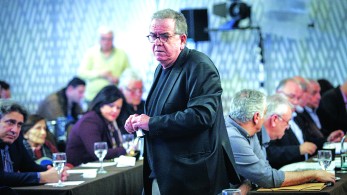 Γιάννης Μουζάλας: Εγκλωβισμένος σε αδιέξοδα χωρίς λογική