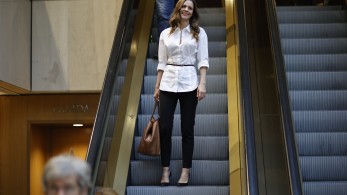 Η «κανονικότητα», η Αριστερά και η kolotoumpa της Έφης Αχτσιόγλου