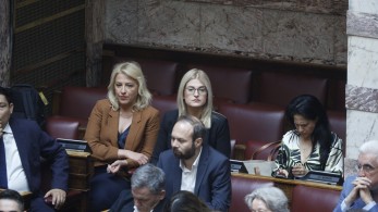 Μεγαλώνει το… δράμα του ΣΥΡΙΖΑ: με «δεμένα» χέρια και στη Βουλή