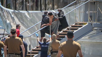 Ναυάγιο - Πύλος: Παρασκεύη πρωί η μεταφορά των διασωθέντων στη Μαλακάσα - ανάμεσά τους και ανήλικοι