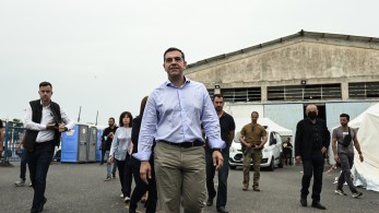 Ο Τσίπρας βρίζει την κοινωνία: «Μπορεί να μην τη νοιάζει που πνίγονται άνθρωποι» Ο Τσίπρας βρίζει την κοινωνία: «Μπορεί να μην τη νοιάζει που πνίγονται άνθρωποι»