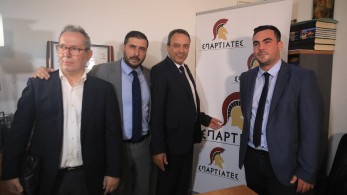 Απ’ έξω «Σπαρτιάτες», από μέσα Κασιδιάρηδες Απ’ έξω «Σπαρτιάτες», από μέσα Κασιδιάρηδες
