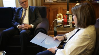 Εκλογές 2023 - Στη Σακελλαροπούλου επιδόθηκαν τα εκλογικά αποτελέσματα από τον Τασούλα