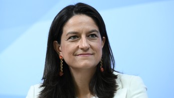 Κεραμέως: Σηκώνουμε μανίκια στην κυριολεξία