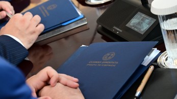 Έξι υπουργοί σε ειδικές αποστολές