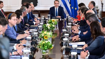 Κυριάκος Μητσοτάκης: φυγή προς τα εμπρός με το βλέμμα στραμμένο στην καθημερινότητα