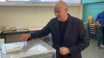 Εκλογές 2023: ψήφισε στη Νέα Σμύρνη ο Νίκος Δένδιας