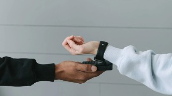 Τρόποι πληρωμής: στροφή στις ηλεκτρονικές συναλλαγές για τους Έλληνες καταναλωτές