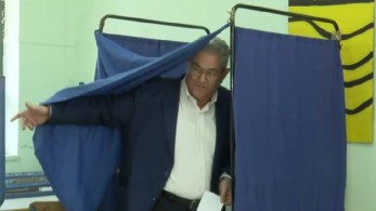 Εκλογές 2023: τα... ευτράπελα της κάλπης - Το ψηφοδέλτιο του ΚΚΕ, οι ζουρνάδες, η νύφη κι ο αγρότης με το γαϊδουράκι Εκλογές 2023: τα... ευτράπελα της κάλπης - Το ψηφοδέλτιο του ΚΚΕ, οι ζουρνάδες, η νύφη κι ο αγρότης με το γαϊδουράκι