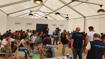 Ναυάγιο - Πύλος: 71 διασωθέντες στο ΚΥΤ της Μαλακάσας