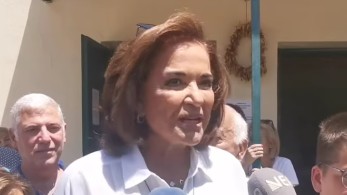 Εκλογές 2023: ψήφισε στα Χανιά η Ντόρα Μπακογιάννη