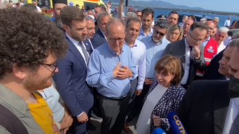 Νεολαίοι του ΣΥΡΙΖΑ έβρισαν την ΠτΔ για το ναυάγιο - Πληρωμένη απάντηση από Σακελλαροπούλου (video)