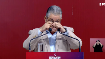 Ο Κουτσούμπας τρολάρει την Κωνσταντοπούλου: «Τελείωσαν τα ριάλιτι»