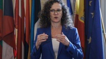 Έργα και ημέρες της Σοφί Ιν'τ Φελντ